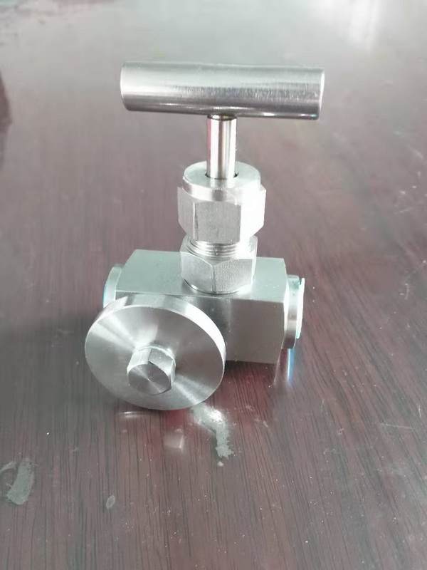 �����������y